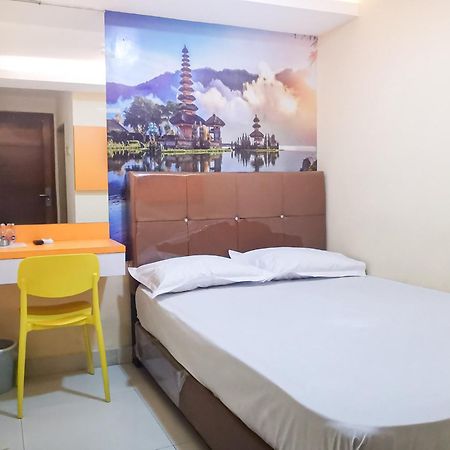 Tng Hotel Redpartner Джакарта Екстериор снимка