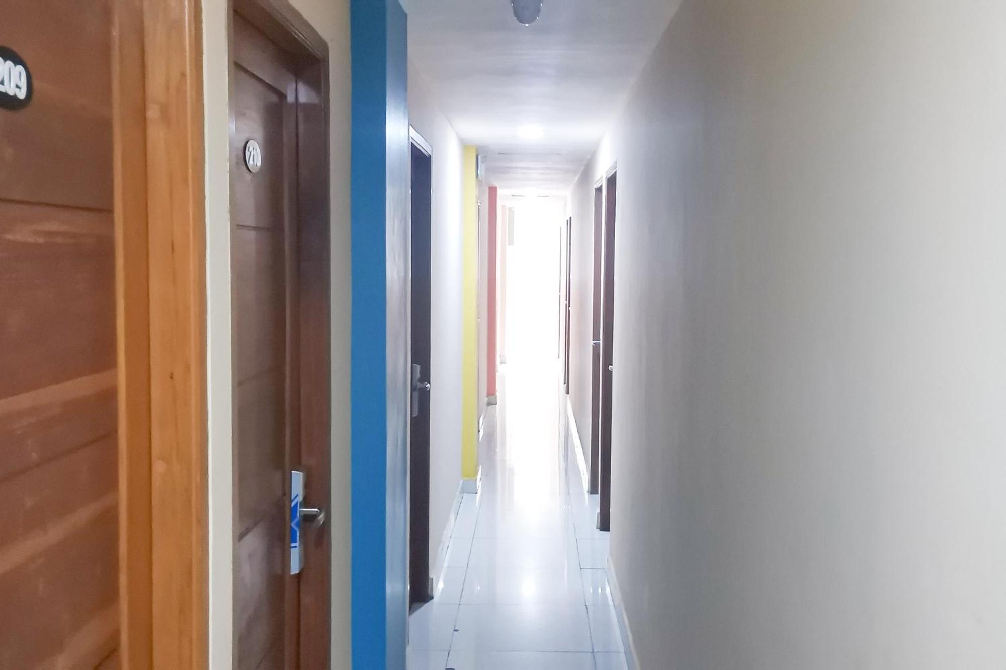 Tng Hotel Redpartner Джакарта Екстериор снимка