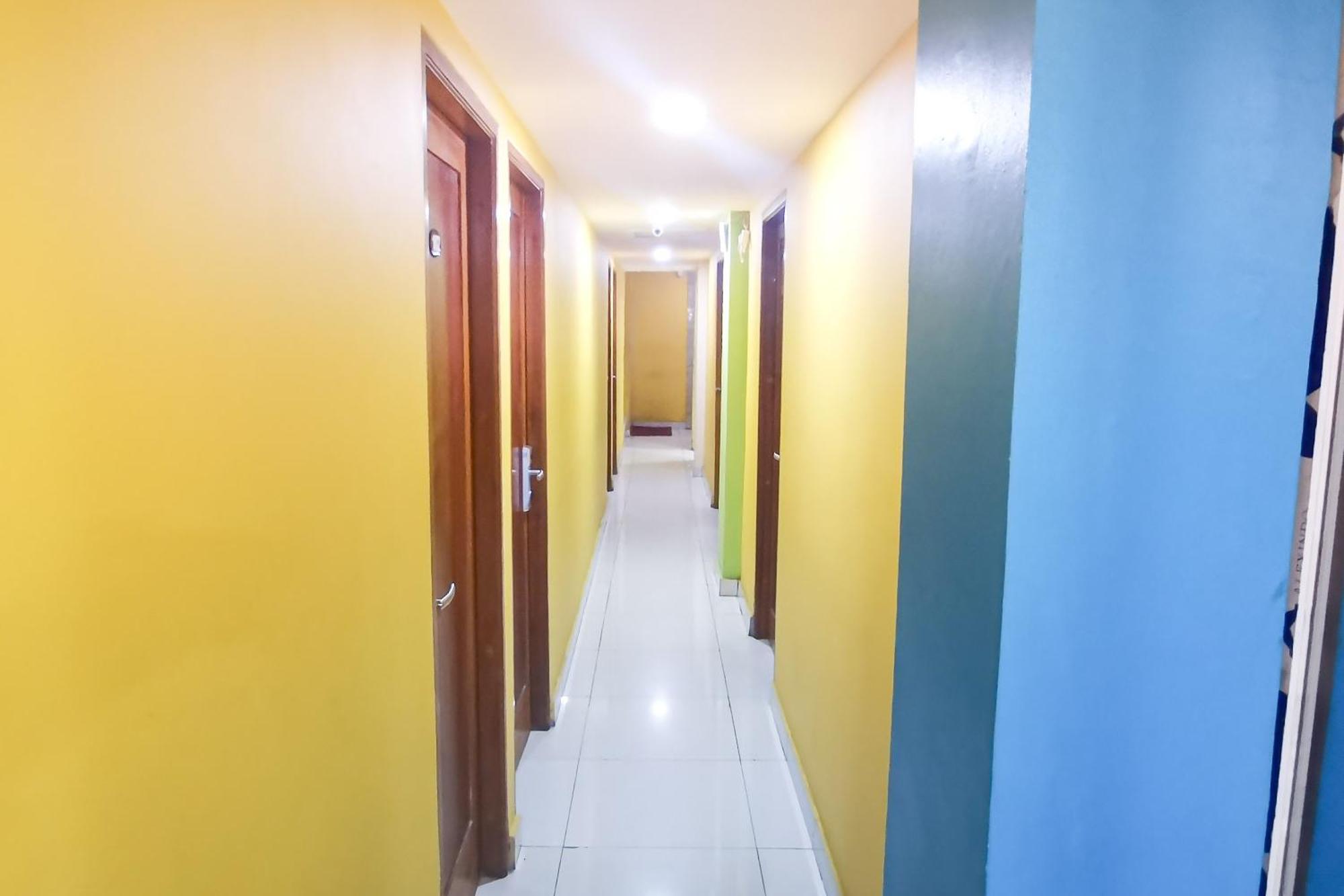 Tng Hotel Redpartner Джакарта Екстериор снимка